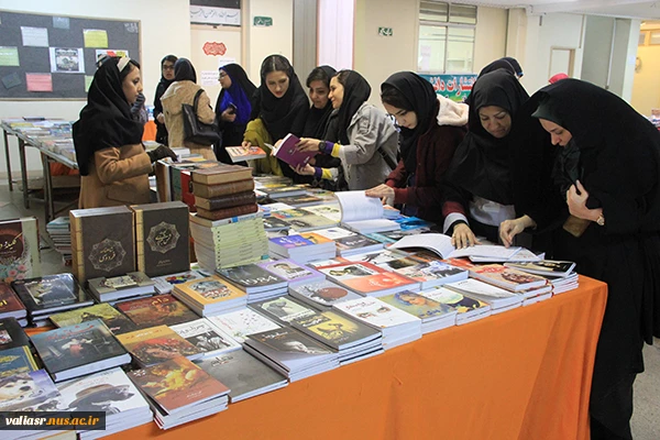 بازدید رییس دانشکده از نمایشگاه نوروزی 15