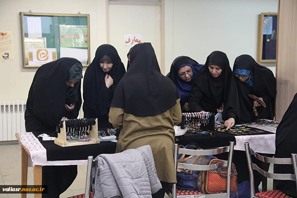 بازدید رییس دانشکده از نمایشگاه نوروزی 19