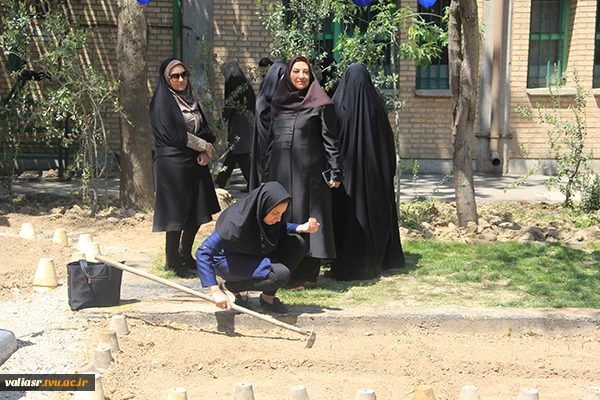 آموزش کاشت گیاه در قالب ورک شاپ در محل مزرعه دانشجویی ( طرح مدد) 11