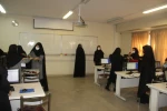 همزمان با شروع کلاسهای حضوری ازاساتید ودانشجویان با اهدای گل استقبال شد. 9