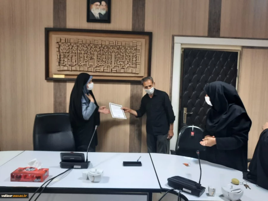 تقدیر ازکارکنان دانشکده بمناسبت روز کارگر 17