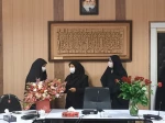 از پدر گر قالب تن یافتیم از معلم جان روشن یافتیم 4