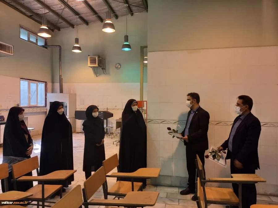 از پدر گر قالب تن یافتیم از معلم جان روشن یافتیم 15