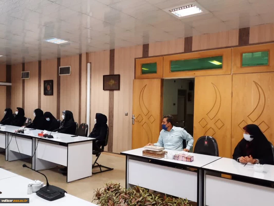 از پدر گر قالب تن یافتیم از معلم جان روشن یافتیم 18