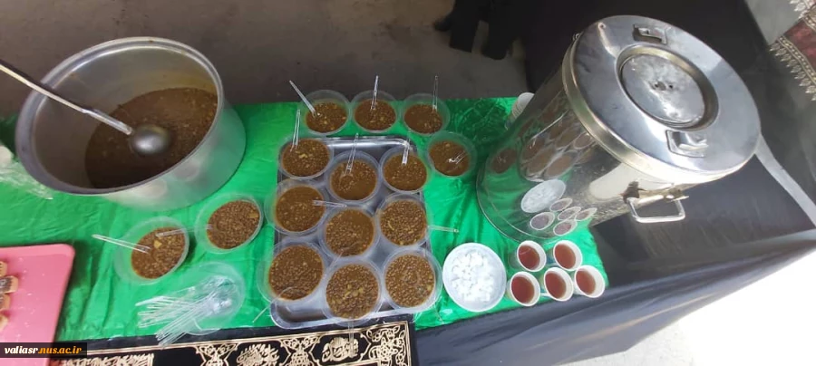 مراسم عزاداری و قرائت زیارت پرفیض عاشورا درآستانه فرارسیدن اربعین حسینی در جوار مزار گمنام دانشکده برگزار شد . 10
