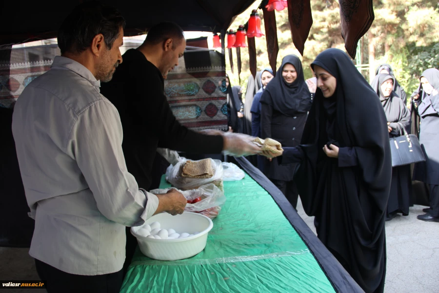 همزمان با جلسه شورای اداری، تجدید میثاق با شهدای گمنام در هفته دفاع مقدس برگزار شد. 5