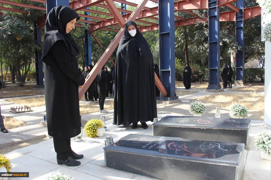 همزمان با جلسه شورای اداری، تجدید میثاق با شهدای گمنام در هفته دفاع مقدس برگزار شد. 13