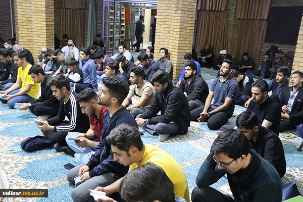با استقبال گسترده دانشجویان، مراسم احیای نخستین شب از لیالی پر فضیلت قدر در دانشکده فنی و حرفه ای انقلاب اسلامی تهران برگزار شد. 4