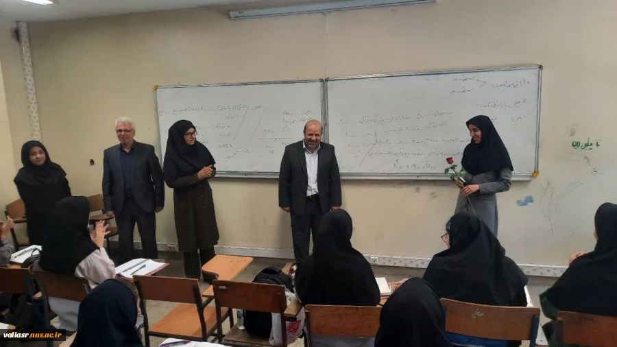مراسم تجلیل از مقام استاد در دانشکده فنی و حرفه ای تهران ولی عصر(عج) برگزار شد. 2