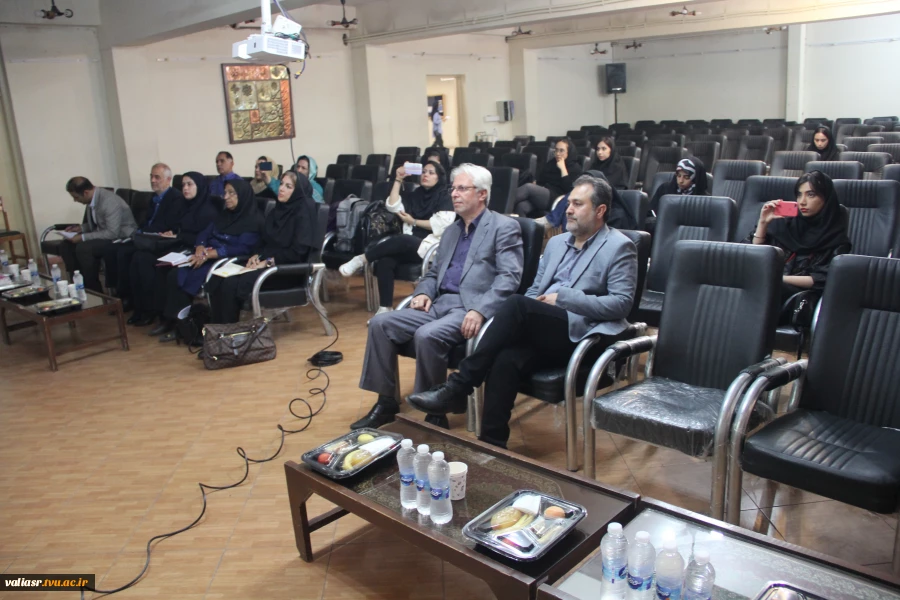 جلسه دفاع پایان نامه برای اولین دوره فارغ التحصیلان رشته کارشناسی معماری برگزار شد. 9