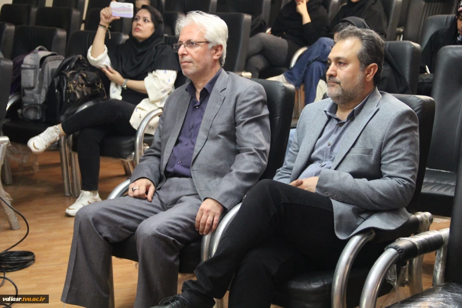 جلسه دفاع پایان نامه برای اولین دوره فارغ التحصیلان رشته کارشناسی معماری برگزار شد. 10