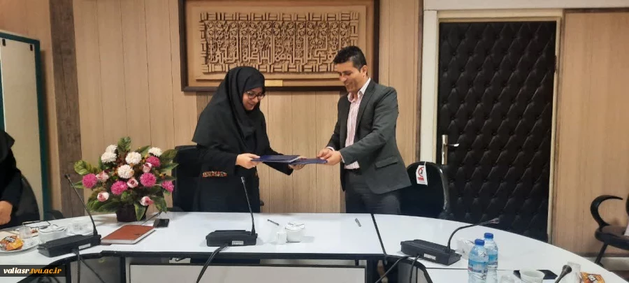 در هفته دولت انعقاد تفاهم نامه مشترک بین شهرداری ناحیه 3 منطقه 15 تهران بزرگ و دانشکده فنی و حرفه ای دختران تهران ولی عصر(عج) 14