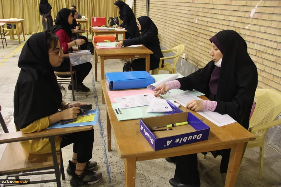 بازدید رئیس دانشکده از روند ثبت‌نام دانشجویان جدیدالورود 4