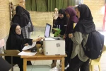 بازدید رئیس دانشکده از روند ثبت‌نام دانشجویان جدیدالورود 12