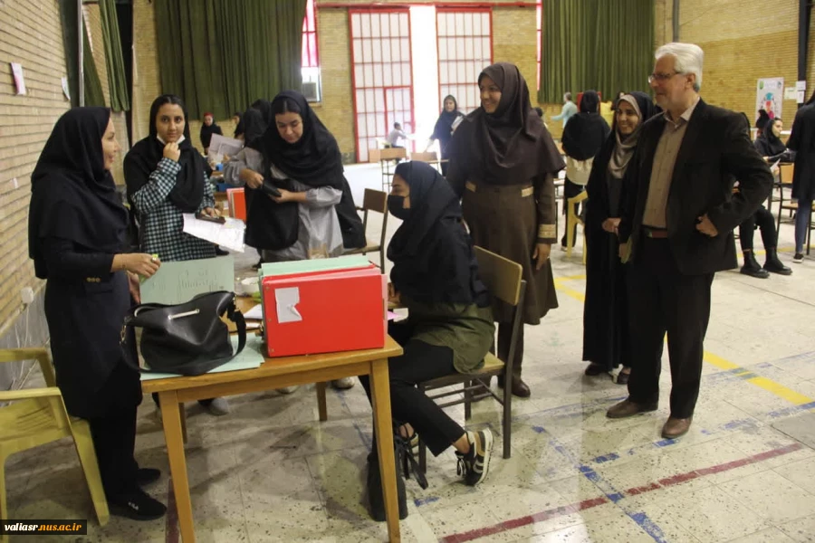 بازدید رئیس دانشکده از روند ثبت‌نام دانشجویان جدیدالورود 14