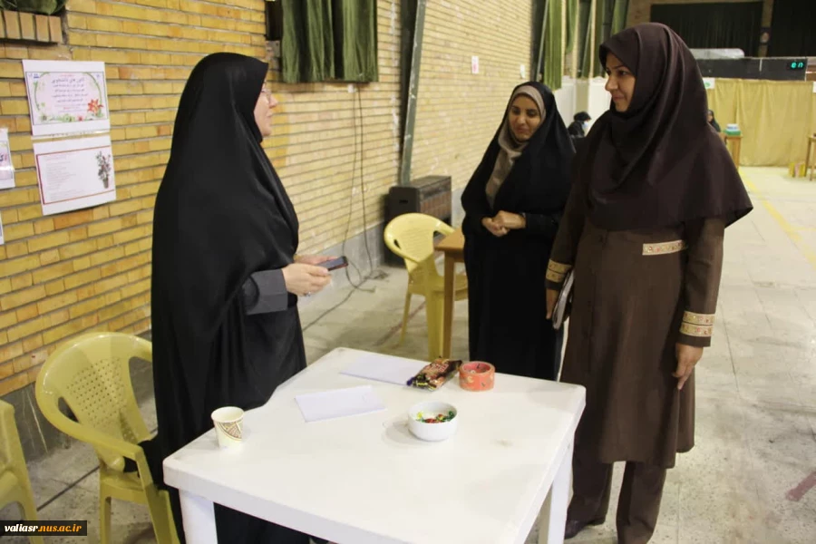 بازدید رئیس دانشکده از روند ثبت‌نام دانشجویان جدیدالورود 20