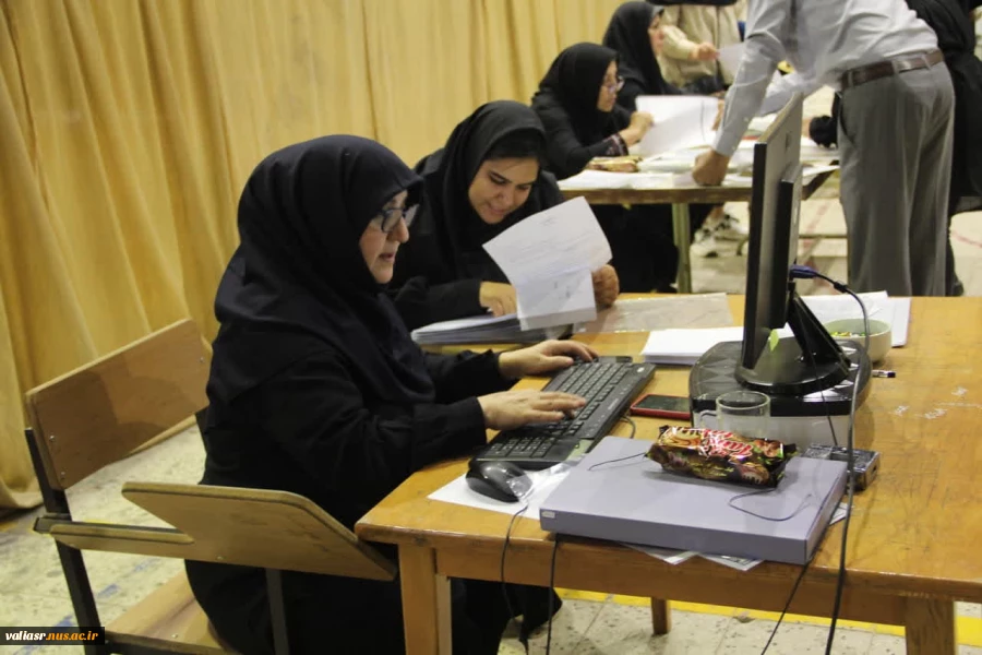 بازدید رئیس دانشکده از روند ثبت‌نام دانشجویان جدیدالورود 22