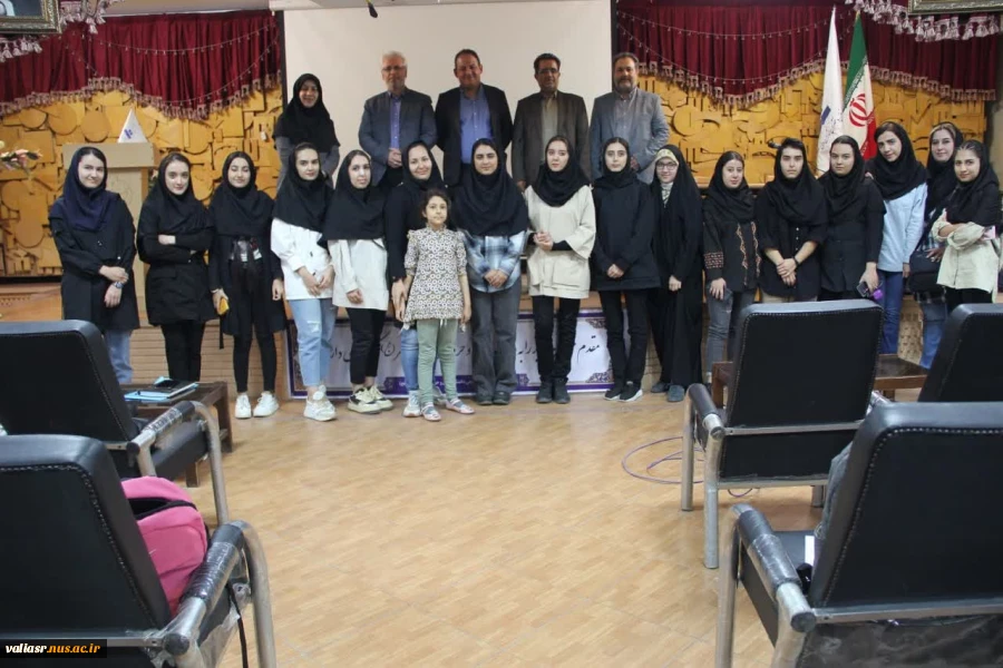 سمینار اشنایی با مقاله نویسی علمی برگزار شد 7