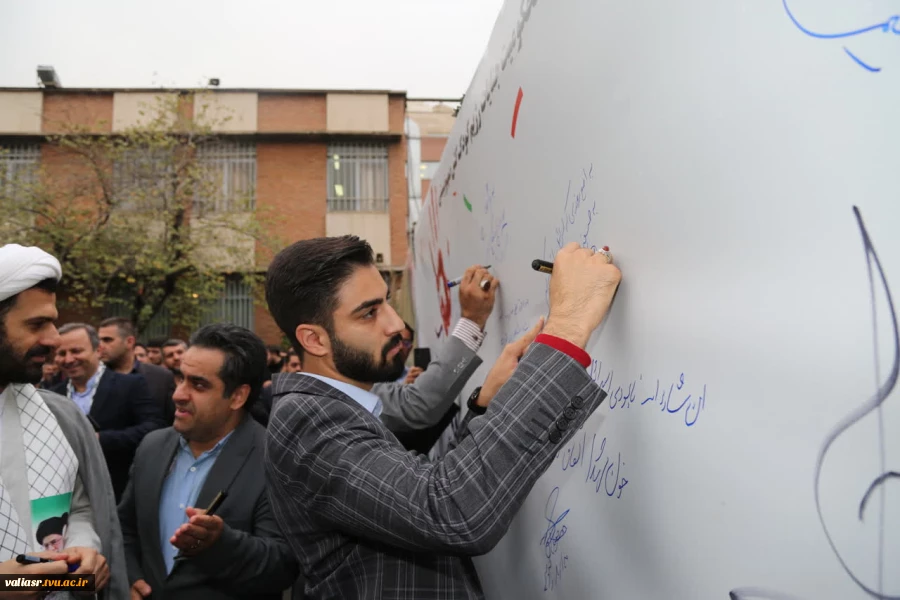 حضور رییس، کارکنان و دانشجویان دانشکده در اجتماع بزرگ دانشگاهیان دانشگاه فنی و حرفه‌ای همزمان با سالروز مبارزه با استکبار جهانی در دانشکده  فنی شهید شمسی پور 14