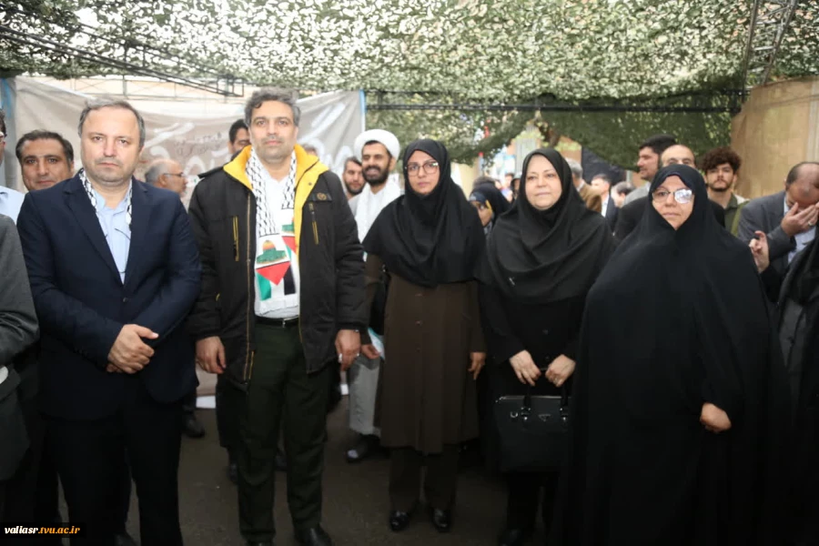 حضور رییس، کارکنان و دانشجویان دانشکده در اجتماع بزرگ دانشگاهیان دانشگاه فنی و حرفه‌ای همزمان با سالروز مبارزه با استکبار جهانی در دانشکده  فنی شهید شمسی پور 17