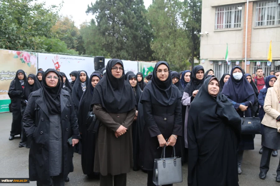 حضور رییس، کارکنان و دانشجویان دانشکده در اجتماع بزرگ دانشگاهیان دانشگاه فنی و حرفه‌ای همزمان با سالروز مبارزه با استکبار جهانی در دانشکده  فنی شهید شمسی پور 21