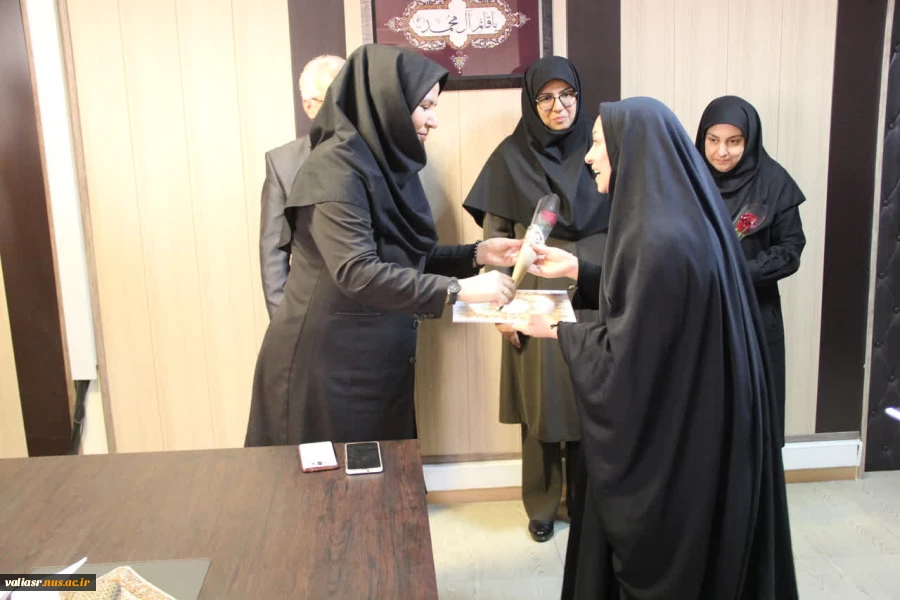 تقدیر ازکارکنان حوزه فرهنگی بمناسبت روزفرهنگ عمومی 4