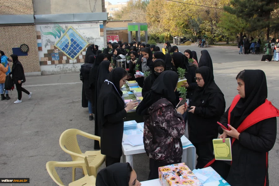 روزی متفاوت در دانشکده فنی و حرفه ای دختران تهران ولی عصر(عج) در روز دانشجو 12