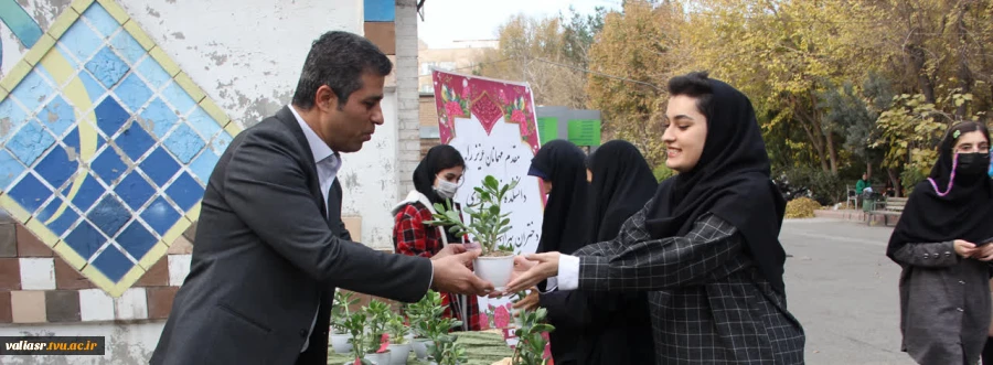 روزی متفاوت در دانشکده فنی و حرفه ای دختران تهران ولی عصر(عج) در روز دانشجو 13