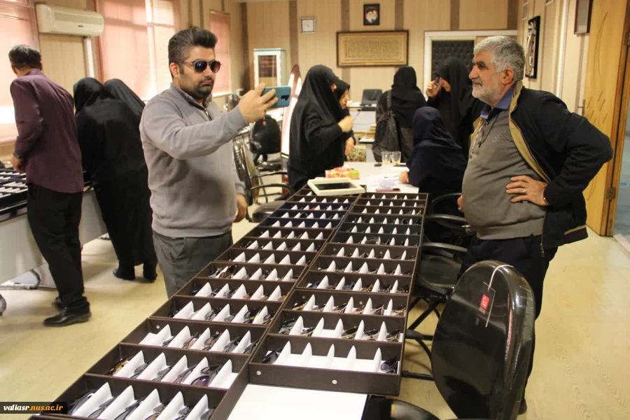 حضور شرکت رستا لنز ایرانیان در دانشکده ولی عصر(عج)جهت ارائه خدمات به اساتید، کارکنان و دانشجویان 3