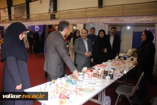 بازدید معاون فرهنگی و اجتماعی وزارت علوم و هیئت همراه از غرفه دانشکده ولی عصر(عج) درهفتمین بازارچه دانشجویی ‌دانشگاه فنی و حرفه‌ای کشور 5