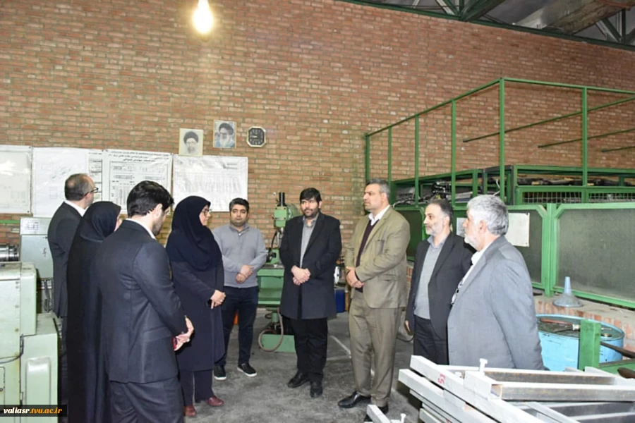 بازدید خانم دکتر حق‌جوی جوانمرد، رئیس مرکز توسعه فناوری‌های راهبردی معاونت علمی، فناوری و اقتصاد دانش‌بنیان ریاست جمهوری و دکتر محمدعلی‌نژاد، معاون فناوری و نوآوری وزیر علوم از کارگاه‌ها، تجهیزات و امکانات آموزشی دانشکده فنی و حرفه‌ای ولی عصر (عج) 4
