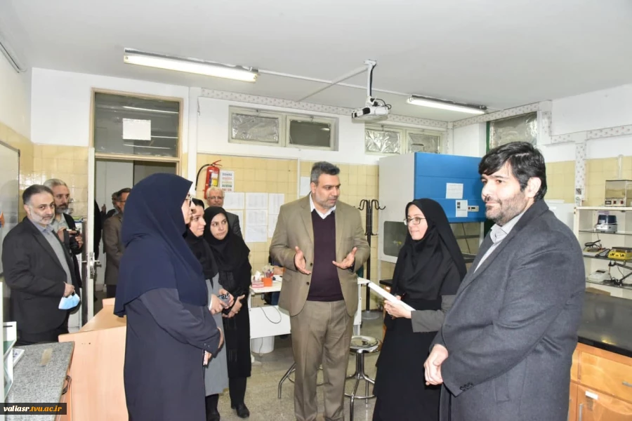 بازدید خانم دکتر حق‌جوی جوانمرد، رئیس مرکز توسعه فناوری‌های راهبردی معاونت علمی، فناوری و اقتصاد دانش‌بنیان ریاست جمهوری و دکتر محمدعلی‌نژاد، معاون فناوری و نوآوری وزیر علوم از کارگاه‌ها، تجهیزات و امکانات آموزشی دانشکده فنی و حرفه‌ای ولی عصر (عج) 3
