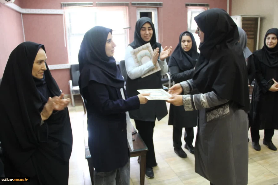 همزمان با روز استاد از اساتید دانشکده ولی عصر(عج) تقدیر شد 3