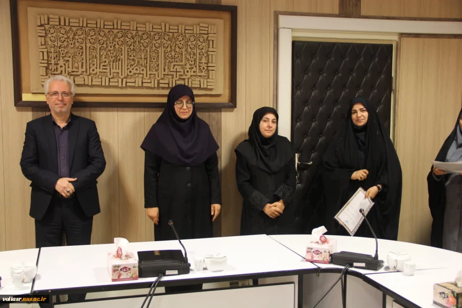 تقدیر ازکارکنان حوزه آموزش بمناسبت هفته آموزش 4