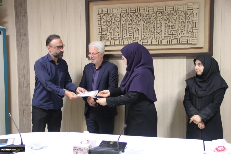 تقدیر ازکارکنان حوزه آموزش بمناسبت هفته آموزش 13