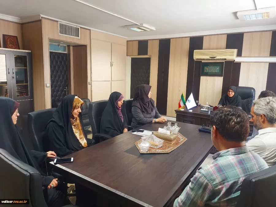 تقدیر ازکارکنان حوزه ریاست و روابط عمومی  بمناسبت روز ارتباطات و روابط عمومی 6
