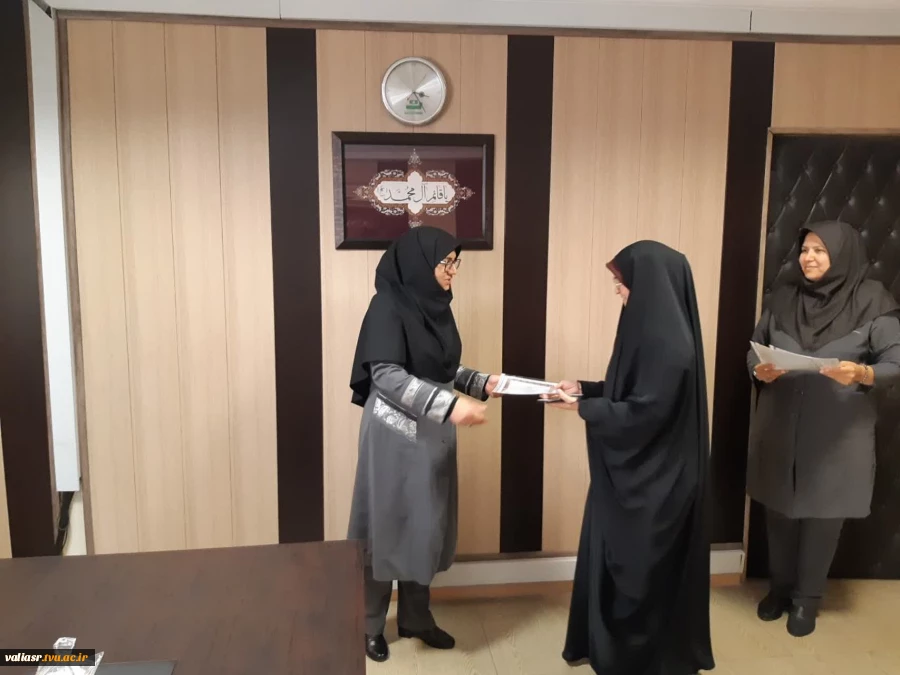 تقدیر ازکارکنان حوزه ریاست و روابط عمومی  بمناسبت روز ارتباطات و روابط عمومی 8