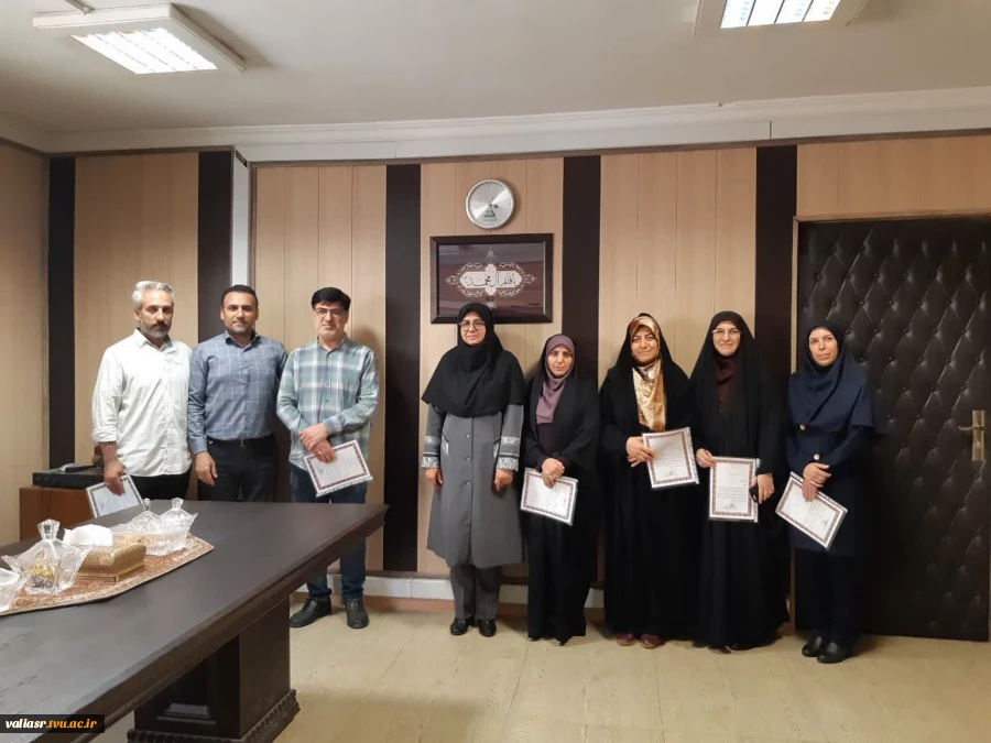 تقدیر ازکارکنان حوزه ریاست و روابط عمومی  بمناسبت روز ارتباطات و روابط عمومی 10