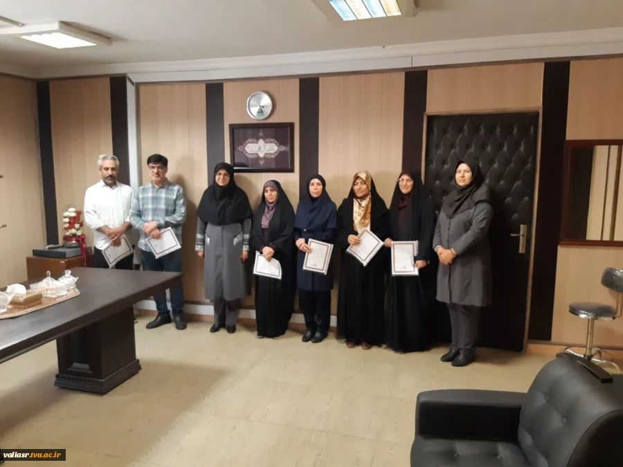 تقدیر ازکارکنان حوزه ریاست و روابط عمومی  بمناسبت روز ارتباطات و روابط عمومی 11