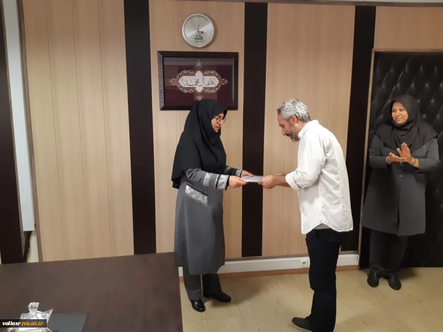 تقدیر ازکارکنان حوزه ریاست و روابط عمومی  بمناسبت روز ارتباطات و روابط عمومی 13