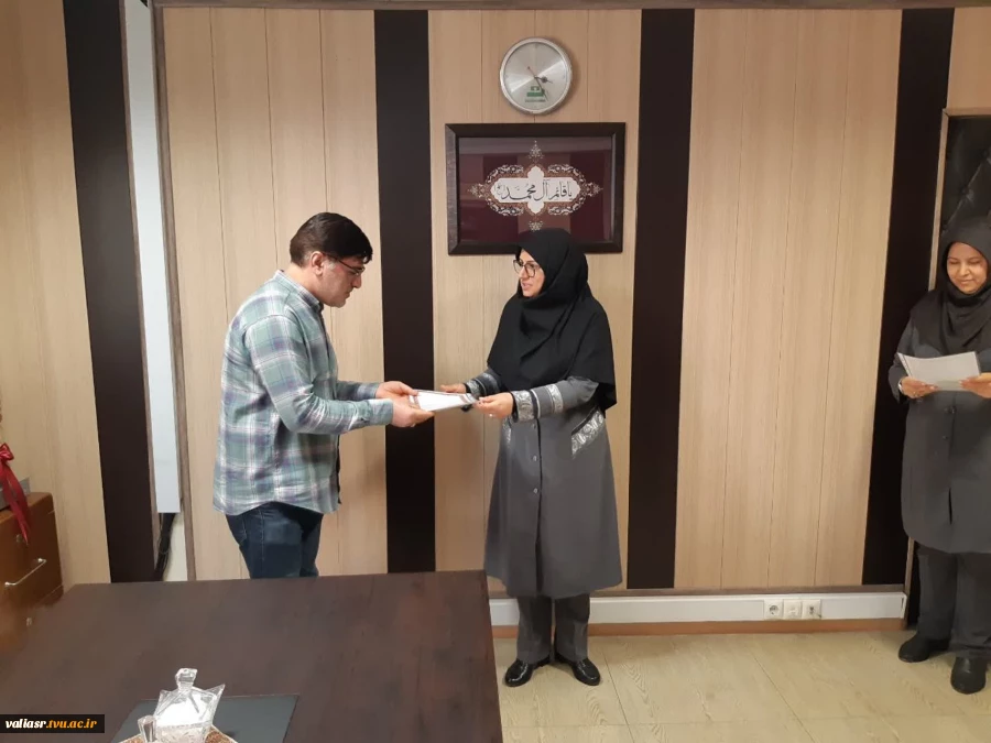 تقدیر ازکارکنان حوزه ریاست و روابط عمومی  بمناسبت روز ارتباطات و روابط عمومی 14