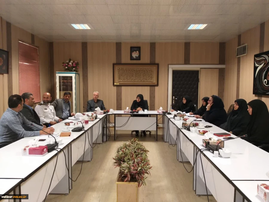 نشستی مشترک جهت هم افزایی و تقویت تعامل بیشتر بین مسئولین دانشکده، شهرداری ناحیه 3 منطقه 15، اداره راهنمایی رانندگی و تاکسیرانی برگزار شد 6