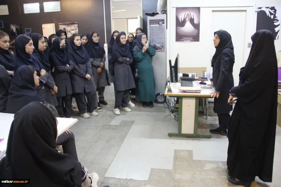 دانش آموزان مقطع تحصیلی نهم مدرسه شهید عراقی، از دانشکده ولی عصر (عج) بازدید نمودند 5