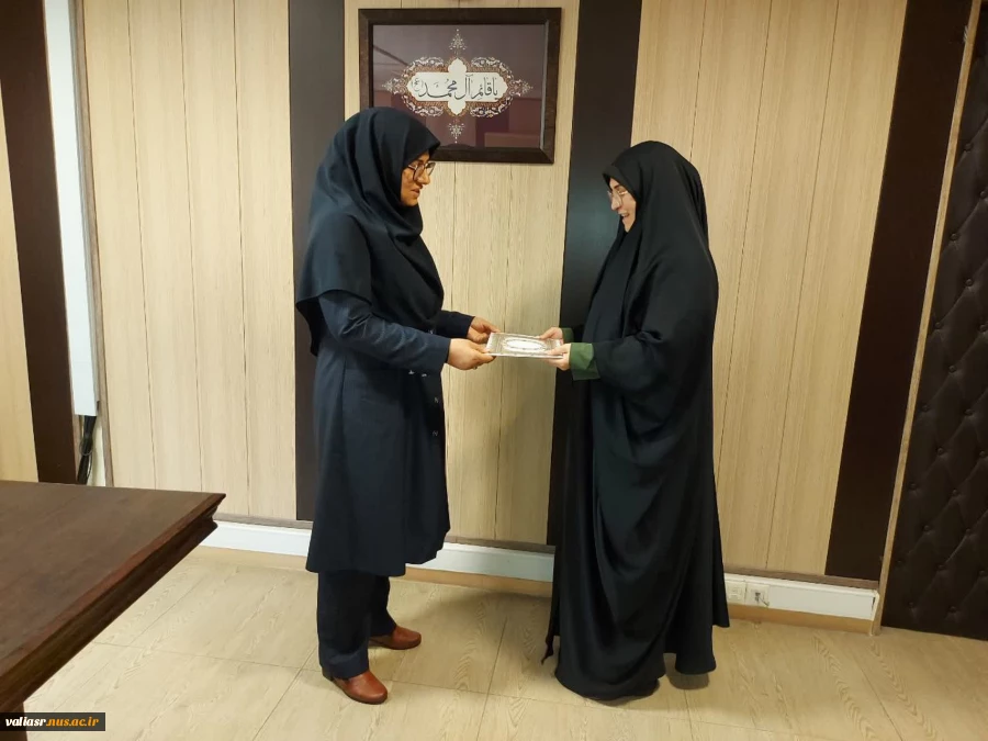 مراسم تقدیر از همکاران واحد روابط عمومی دانشکده ولی عصر(عج) به مناسبت روز جهانی ارتباطات و روابط عمومی 5