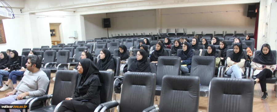 کارگاه آموزشی " عکاسی تخصصی از زیورآلات و مصنوعات فلزی" در دانشکده ولی عصر(عج) برگزارشد 2