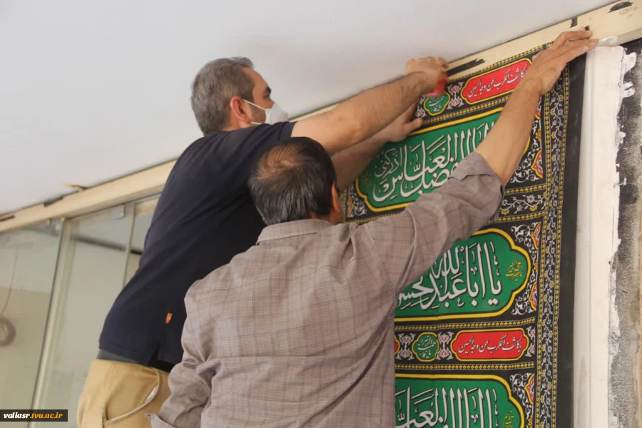 همزمان با فرارسیدن ایام سوگواری سالار شهیدان امام حسین (ع) دانشکده ملی مهارت ولی عصر(عج) سیاه پوش شد. 8