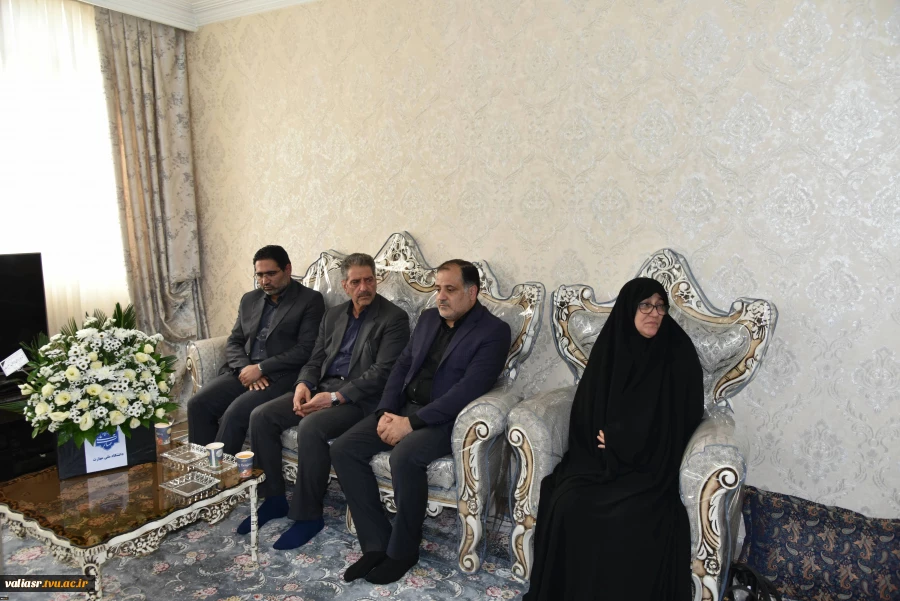 دیدار سخنگوی دولت و رئیس دانشگاه ملی مهارت با خانواده شهید زهرا چوبینی 5