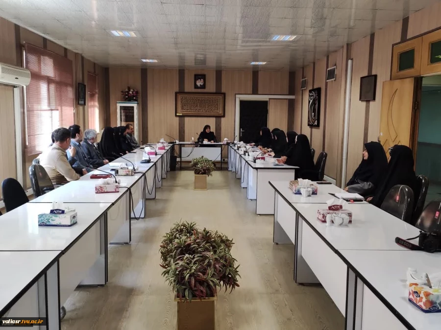 برگزاری جلسات دوره ای دکتر شیرین بابائی با همکاران  واحدها در دانشکده ولی عصر(عج) 2