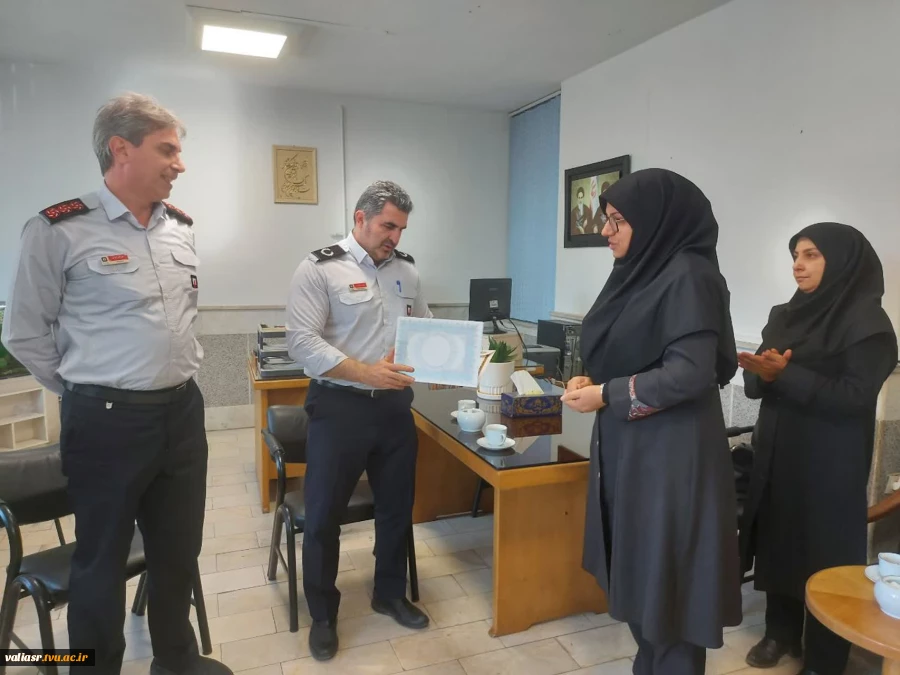 تقدیر از آتش نشانان دلیر و ایثارگر محله کیانشهر بمناسبت روز آتش نشان 4