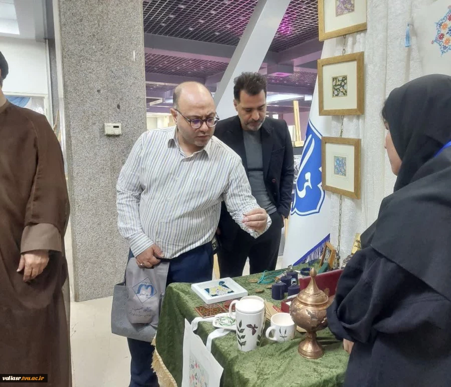 نمایش هنر و توانمندی دانشجویان دانشکده ولی عصر(عج) در نمایشگاه فیروزه در وزارت علوم و تحقیقات 7